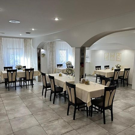 Golden Golem Hotel & Spa Prag Exterior foto