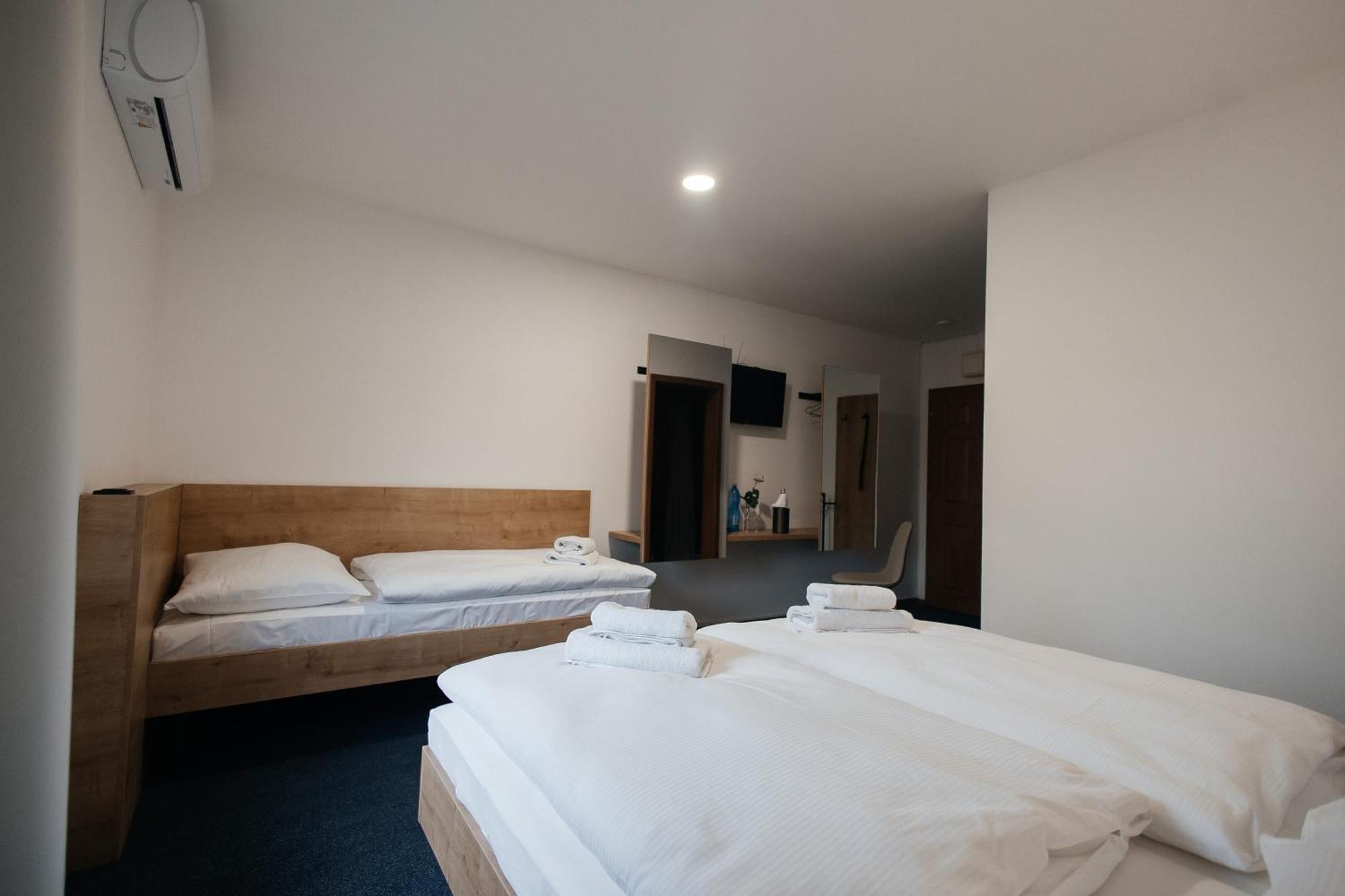 Golden Golem Hotel & Spa Prag Exterior foto