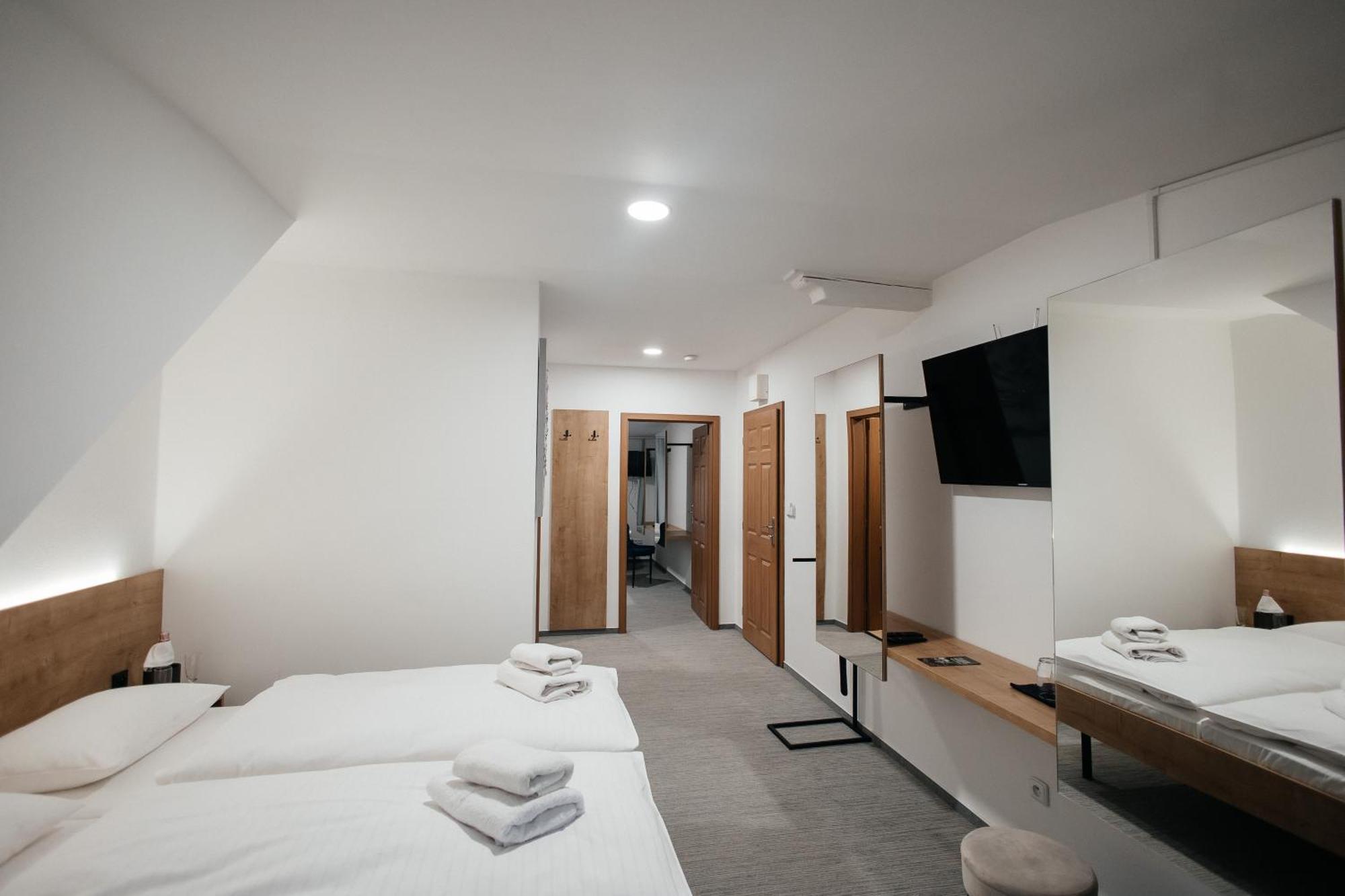 Golden Golem Hotel & Spa Prag Exterior foto
