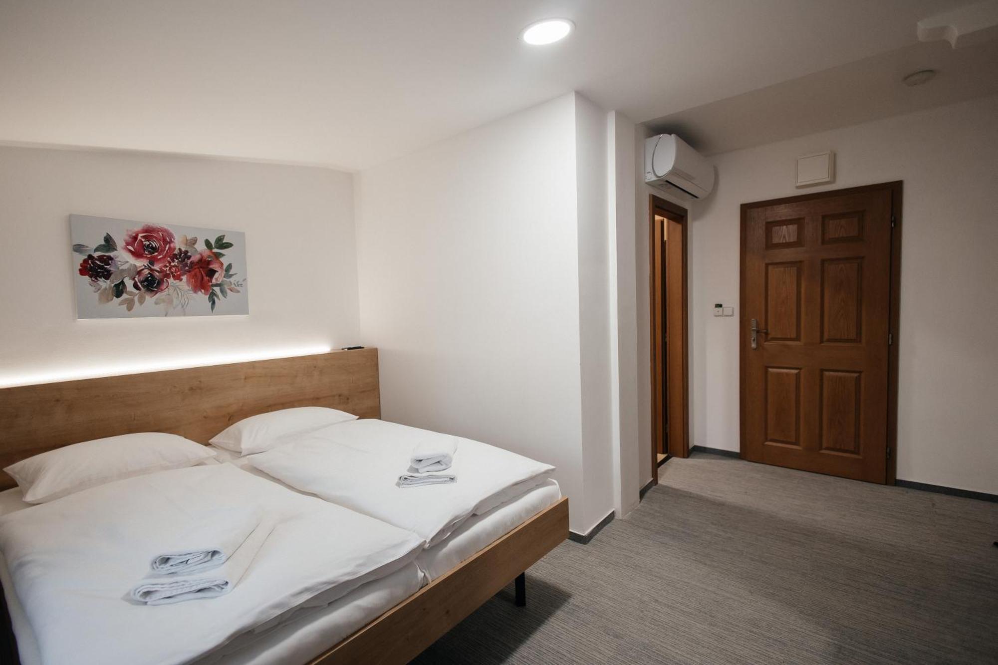 Golden Golem Hotel & Spa Prag Exterior foto